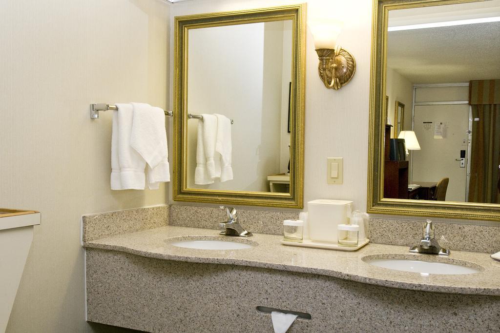 Clarion Inn Fredericksburg Ngoại thất bức ảnh